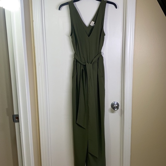 A new day - Army Green sleeveless Jump Suit XS - Picture 3 of 16